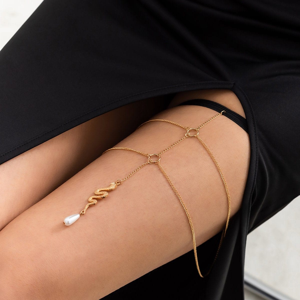 Bohemian Layered Snake Pearl Charm Elastic Thigh Leg Chain